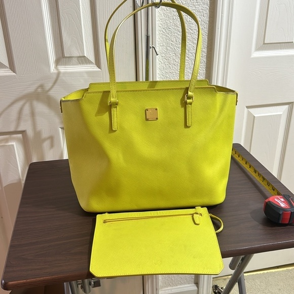 MCM Tote with free Pouch - Picture 3 of 10